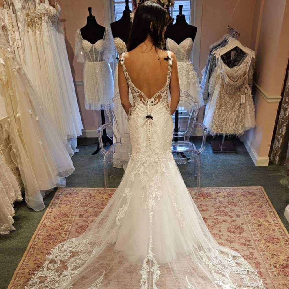 Elysee by Enzoani Henriette Mermaid Ivory Wedding Gown Size 4 - Picture 10 of 17